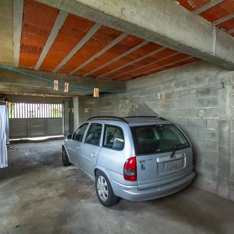 Casa à venda com 255m², 3 quartos e 4 vagas Casa à venda com 255m², 3 quartos e 4 vagasGaragem