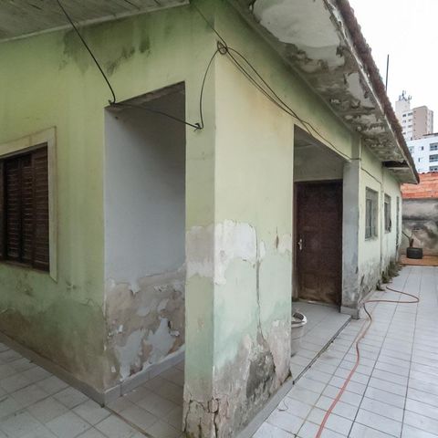 Casa à venda com 255m², 3 quartos e 4 vagas Casa à venda com 255m², 3 quartos e 4 vagasEdícula