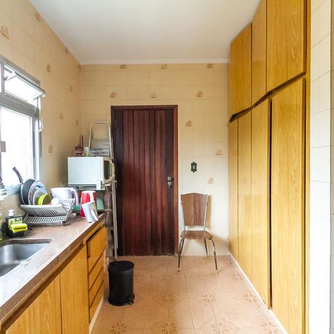 Casa à venda com 255m², 3 quartos e 4 vagas Casa à venda com 255m², 3 quartos e 4 vagasCozinha