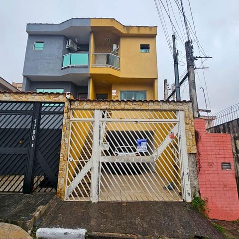 Casa à venda com 108m², 3 quartos e 3 vagas Casa à venda com 108m², 3 quartos e 3 vagasFachada