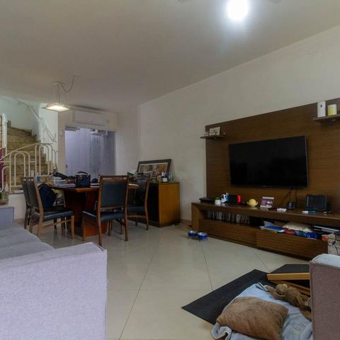 Casa à venda com 108m², 3 quartos e 3 vagas Casa à venda com 108m², 3 quartos e 3 vagasSala
