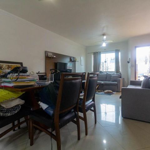 Casa à venda com 108m², 3 quartos e 3 vagas Casa à venda com 108m², 3 quartos e 3 vagasSala