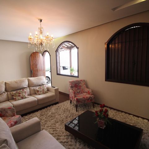 Casa à venda com 420m², 3 quartos e 5 vagasSala