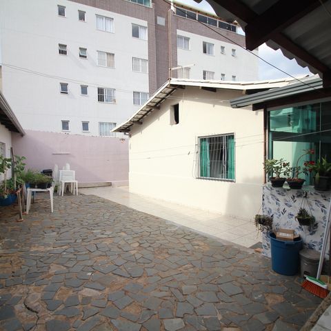 Casa à venda com 420m², 3 quartos e 5 vagasQuintal