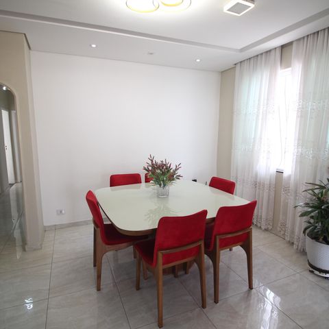 Casa à venda com 420m², 3 quartos e 5 vagasCopa