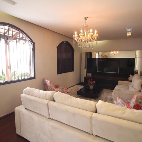 Casa à venda com 420m², 3 quartos e 5 vagasSala