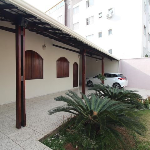 Casa à venda com 420m², 3 quartos e 5 vagasQuintal