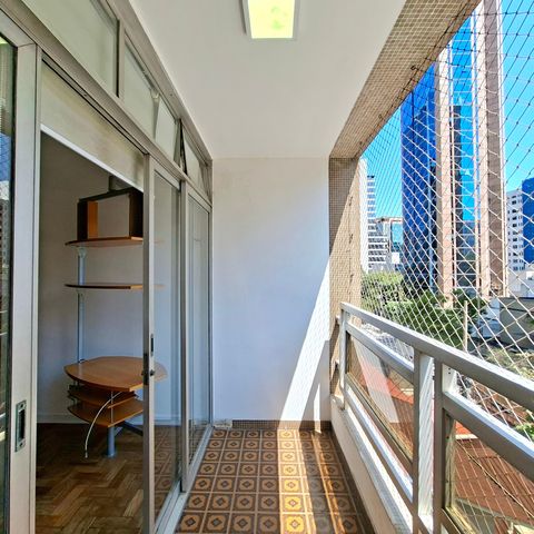 Apartamento à venda com 105m², 3 quartos e 1 vagaVaranda