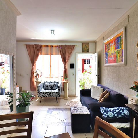 Casa de condomínio à venda com 90m², 2 quartos e 2 vagasSala