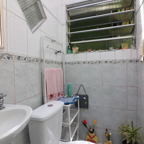 Casa de condomínio à venda com 90m², 2 quartos e 2 vagasBanheiro Social 2