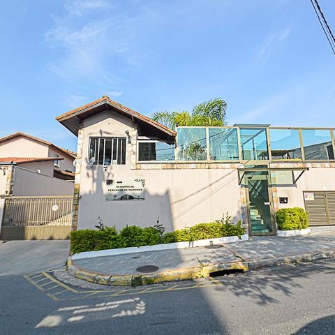Casa de condomínio à venda com 90m², 2 quartos e 2 vagas Casa de condomínio à venda com 90m², 2 quartos e 2 vagasFachada