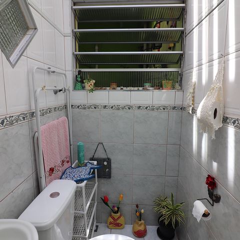 Casa de condomínio à venda com 90m², 2 quartos e 2 vagasBanheiro Social 2
