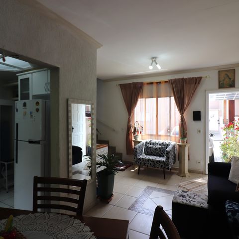 Casa de condomínio à venda com 90m², 2 quartos e 2 vagasSala