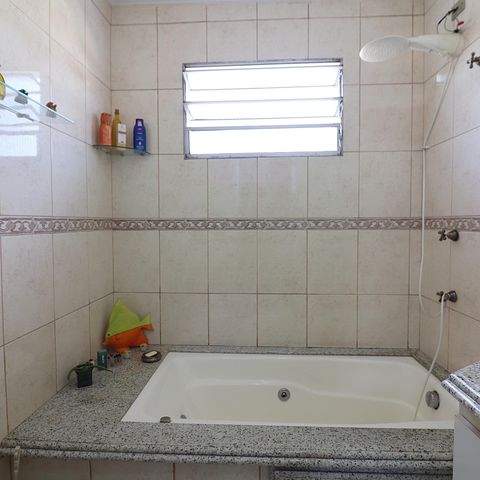 Casa de condomínio à venda com 90m², 2 quartos e 2 vagasBanheiro Social