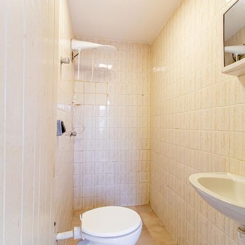 Casa à venda com 312m², 4 quartos e 8 vagas Casa à venda com 312m², 4 quartos e 8 vagasBanheiro da Edícula