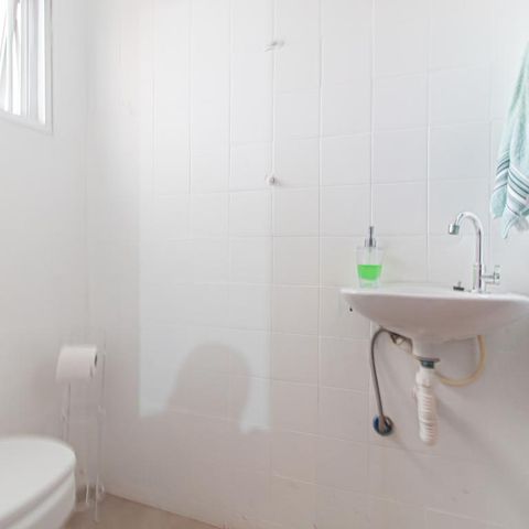 Casa à venda com 312m², 4 quartos e 8 vagas Casa à venda com 312m², 4 quartos e 8 vagasBanheiro de Serviço