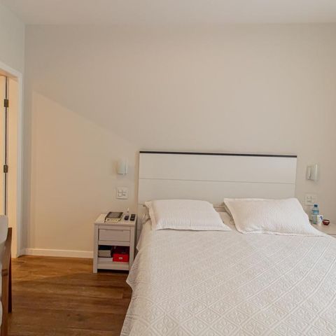Casa à venda com 312m², 4 quartos e 8 vagas Casa à venda com 312m², 4 quartos e 8 vagasSuíte