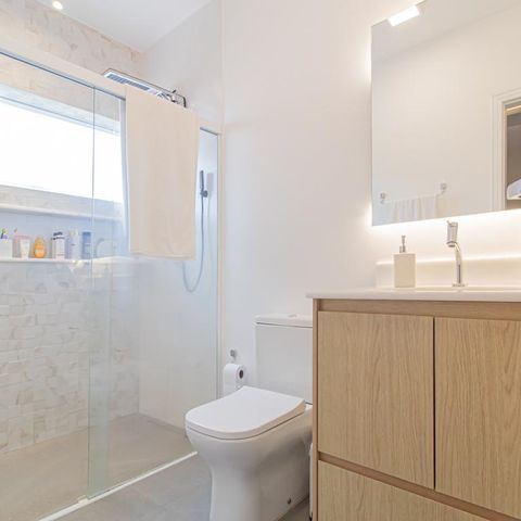 Casa à venda com 312m², 4 quartos e 8 vagas Casa à venda com 312m², 4 quartos e 8 vagasBanheiro da Suíte