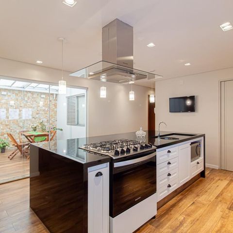 Casa à venda com 312m², 4 quartos e 8 vagas Casa à venda com 312m², 4 quartos e 8 vagasCozinha