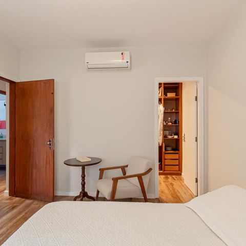 Casa à venda com 312m², 4 quartos e 8 vagas Casa à venda com 312m², 4 quartos e 8 vagasSuíte