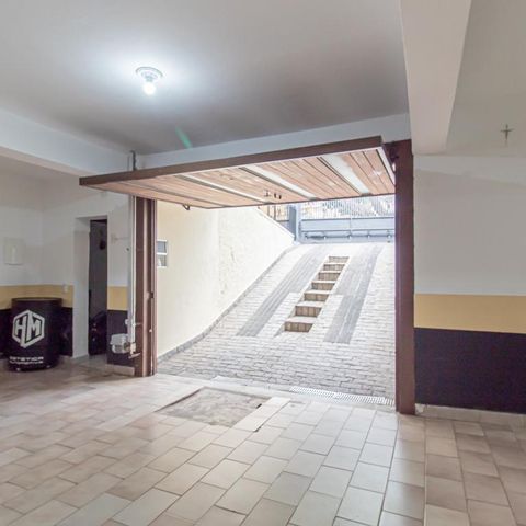 Casa à venda com 312m², 4 quartos e 8 vagas Casa à venda com 312m², 4 quartos e 8 vagasGaragem