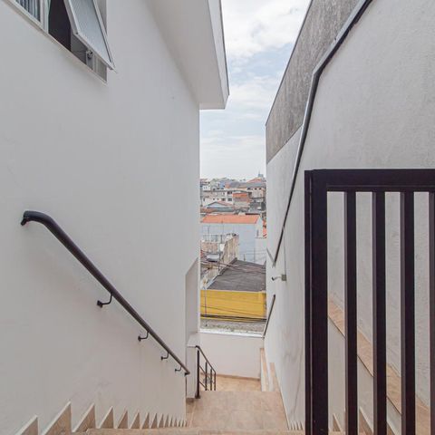 Casa à venda com 312m², 4 quartos e 8 vagas Casa à venda com 312m², 4 quartos e 8 vagasEscada