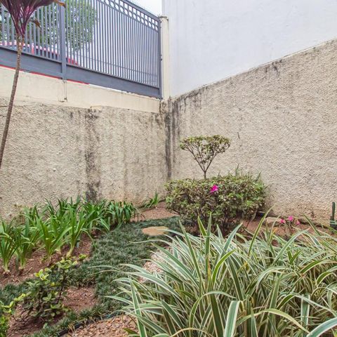 Casa à venda com 312m², 4 quartos e 8 vagas Casa à venda com 312m², 4 quartos e 8 vagasQuintal