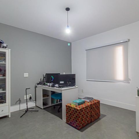Casa à venda com 312m², 4 quartos e 8 vagas Casa à venda com 312m², 4 quartos e 8 vagasEscritório