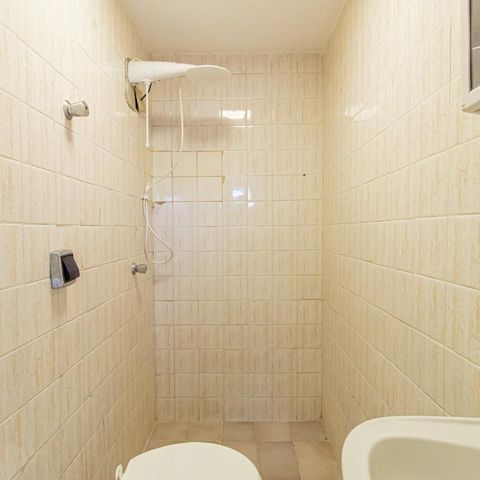 Casa à venda com 312m², 4 quartos e 8 vagas Casa à venda com 312m², 4 quartos e 8 vagasBanheiro da Edícula