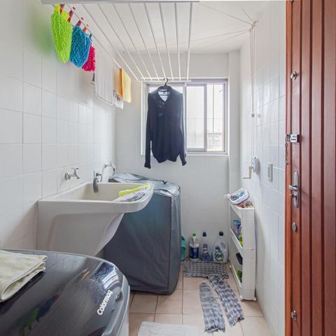 Casa à venda com 312m², 4 quartos e 8 vagas Casa à venda com 312m², 4 quartos e 8 vagasÁrea de Serviço
