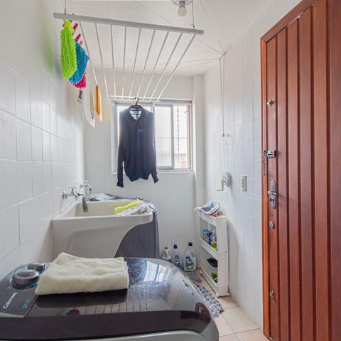 Casa à venda com 312m², 4 quartos e 8 vagas Casa à venda com 312m², 4 quartos e 8 vagasÁrea de Serviço