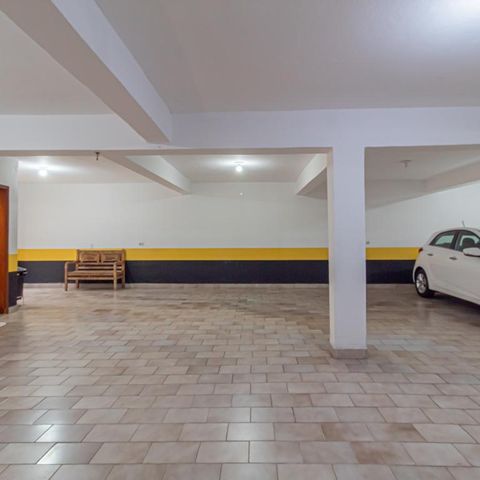 Casa à venda com 312m², 4 quartos e 8 vagas Casa à venda com 312m², 4 quartos e 8 vagasGaragem