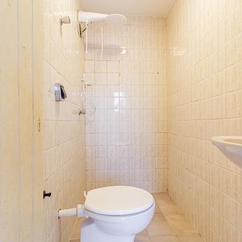 Casa à venda com 312m², 4 quartos e 8 vagas Casa à venda com 312m², 4 quartos e 8 vagasBanheiro da Edícula