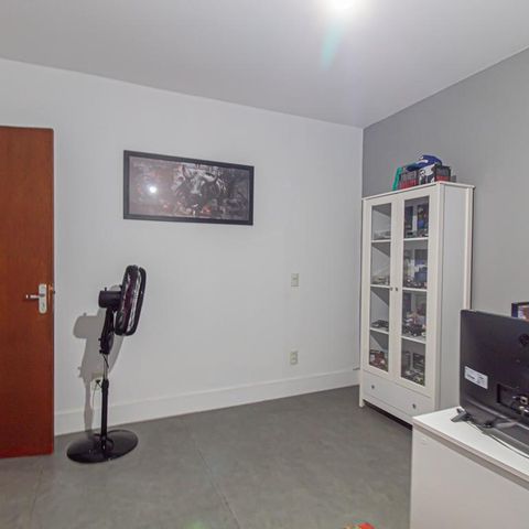 Casa à venda com 312m², 4 quartos e 8 vagas Casa à venda com 312m², 4 quartos e 8 vagasEscritório