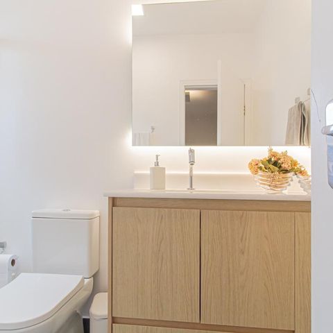 Casa à venda com 312m², 4 quartos e 8 vagas Casa à venda com 312m², 4 quartos e 8 vagasBanheiro da Suíte