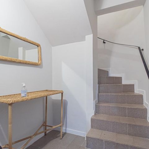 Casa à venda com 312m², 4 quartos e 8 vagas Casa à venda com 312m², 4 quartos e 8 vagasEscada