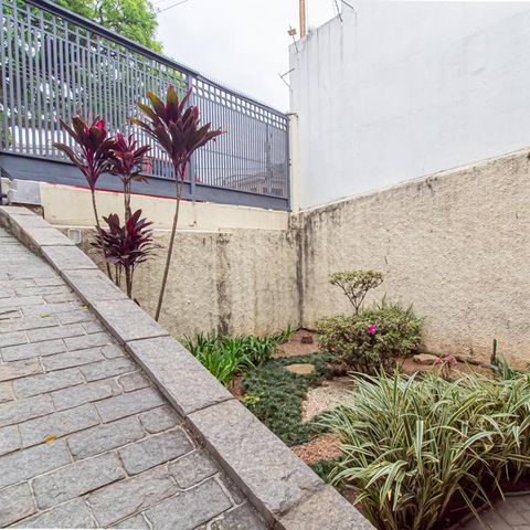 Casa à venda com 312m², 4 quartos e 8 vagas Casa à venda com 312m², 4 quartos e 8 vagasGaragem