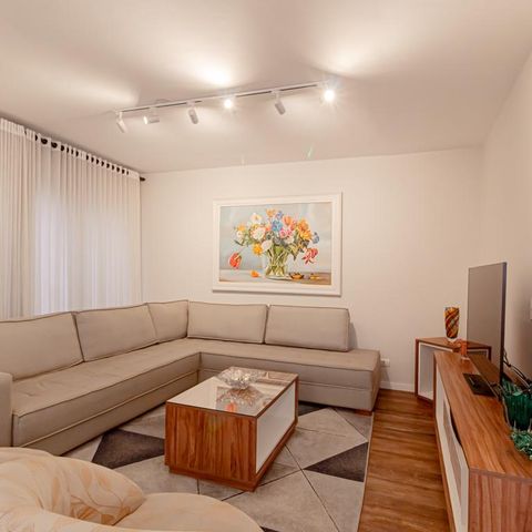 Casa à venda com 312m², 4 quartos e 8 vagas Casa à venda com 312m², 4 quartos e 8 vagasSala
