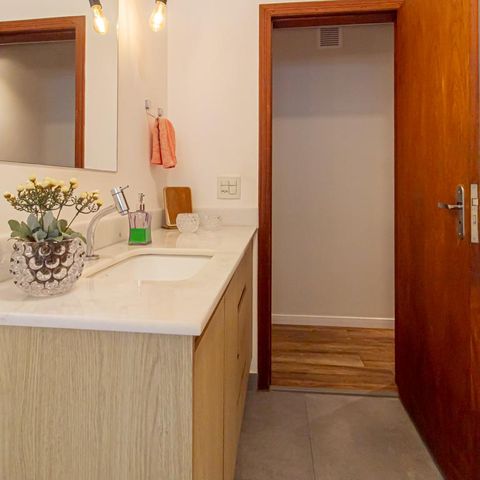 Casa à venda com 312m², 4 quartos e 8 vagas Casa à venda com 312m², 4 quartos e 8 vagasBanheiro Social