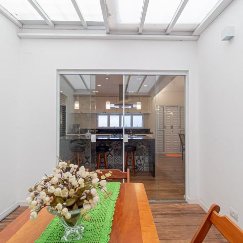 Casa à venda com 312m², 4 quartos e 8 vagas Casa à venda com 312m², 4 quartos e 8 vagasSala de Jantar