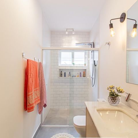 Casa à venda com 312m², 4 quartos e 8 vagas Casa à venda com 312m², 4 quartos e 8 vagasBanheiro Social