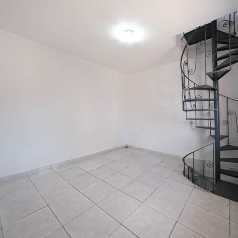 Casa à venda com 75m², 2 quartos e sem vagaSuíte