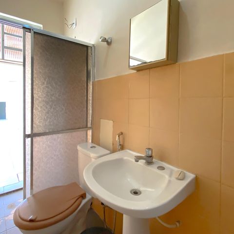 Casa para alugar com 360m², 3 quartos e 2 vagasEdícula - Banheiro