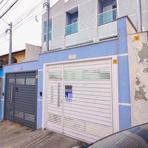 Casa à venda com 117m², 3 quartos e 3 vagas Casa à venda com 117m², 3 quartos e 3 vagasFachada