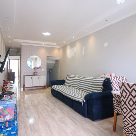 Casa à venda com 117m², 3 quartos e 3 vagas Casa à venda com 117m², 3 quartos e 3 vagasSala