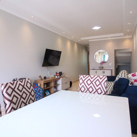 Casa à venda com 117m², 3 quartos e 3 vagas Casa à venda com 117m², 3 quartos e 3 vagasSala