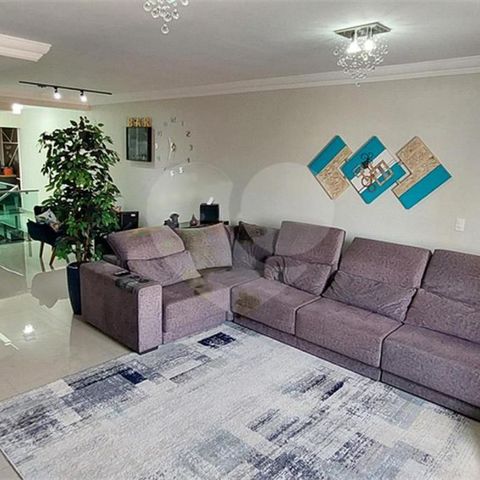 Casa à venda com 235m², 3 quartos e 6 vagas