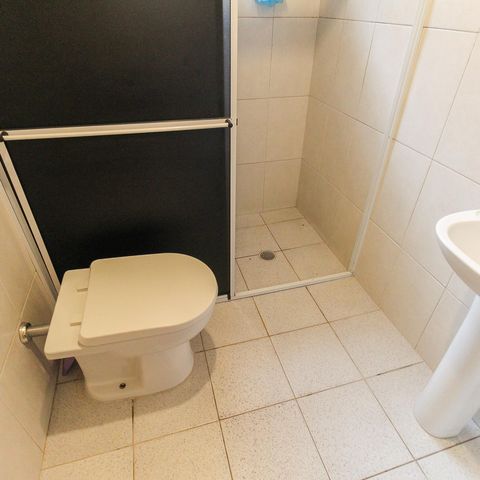 Casa à venda com 88m², 2 quartos e 1 vaga Casa à venda com 88m², 2 quartos e 1 vagaBanheiro