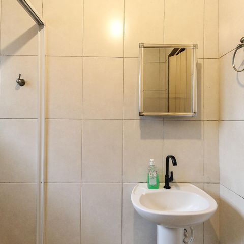 Casa à venda com 88m², 2 quartos e 1 vaga Casa à venda com 88m², 2 quartos e 1 vagaBanheiro
