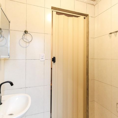 Casa à venda com 88m², 2 quartos e 1 vaga Casa à venda com 88m², 2 quartos e 1 vagaBanheiro